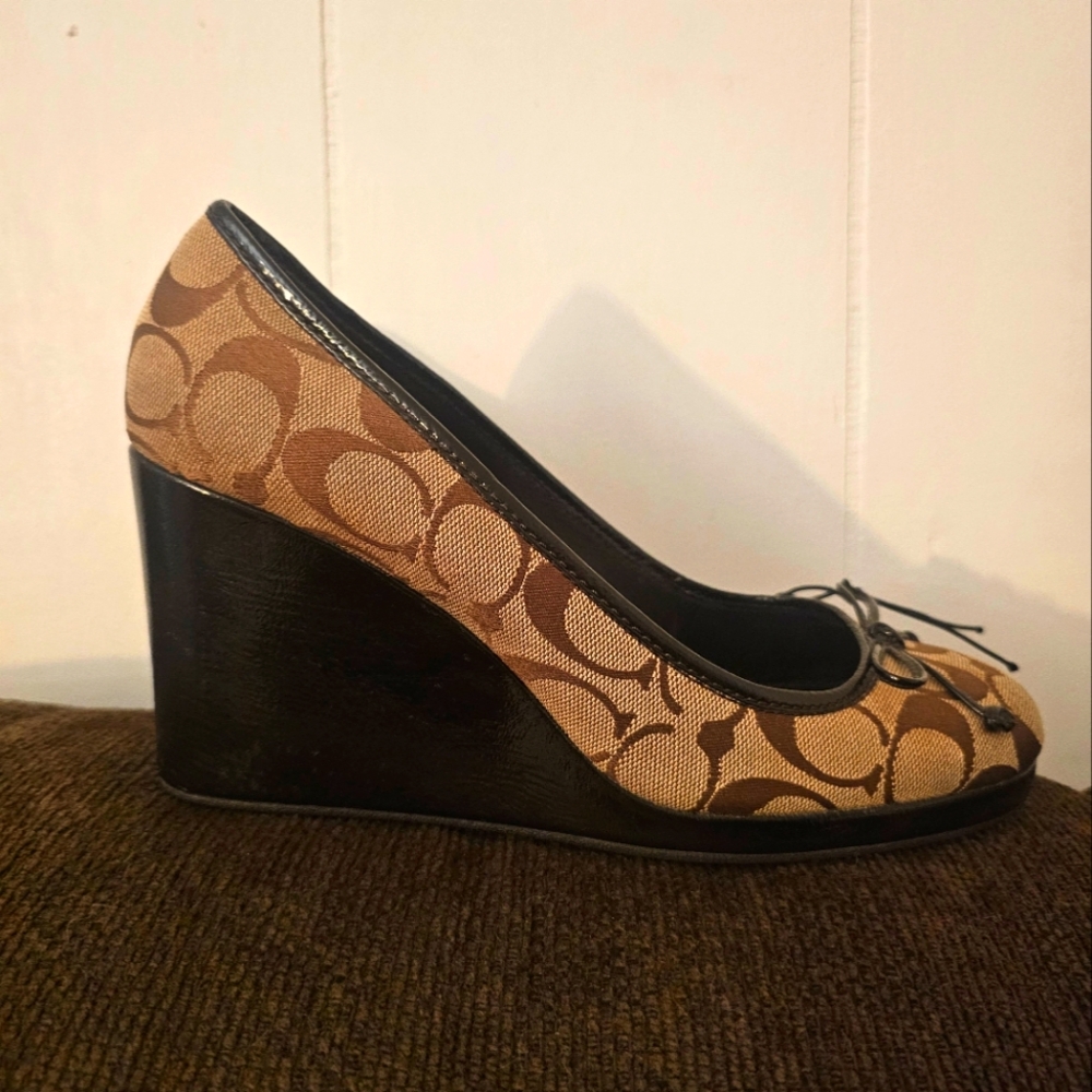 Coach Iyana Women's Tan Leather Signature Wedge Shoes Size 9 M